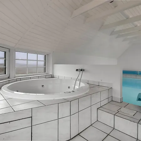 Cozy Thatched With Pool By The Sea - Sj450 Casa de Férias *