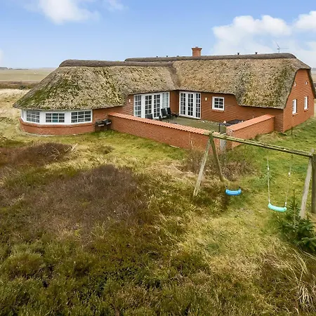 Cozy Thatched With Pool By The Sea - Sj450 Harboør