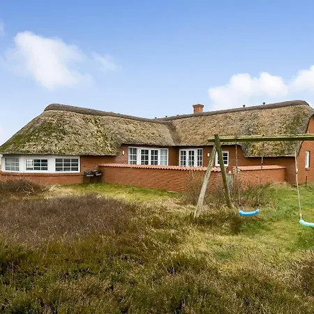 Casa de Férias Cozy Thatched With Pool By The Sea - Sj450 *