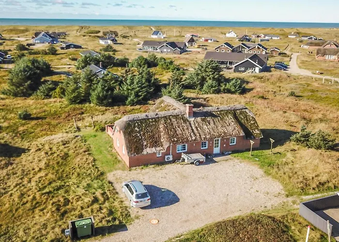 Дом отдыха Cozy Thatched With Pool By The Sea - Sj450 Harboor